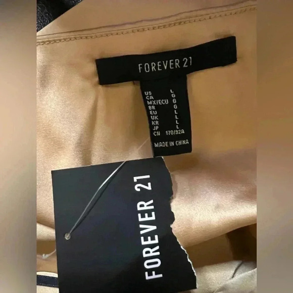 Elegant NWT Knot-Front Tank Top - Silky Beige Cream Champagne - Size Large - Picture 2 of 5